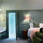 Nap King Square Hotel
